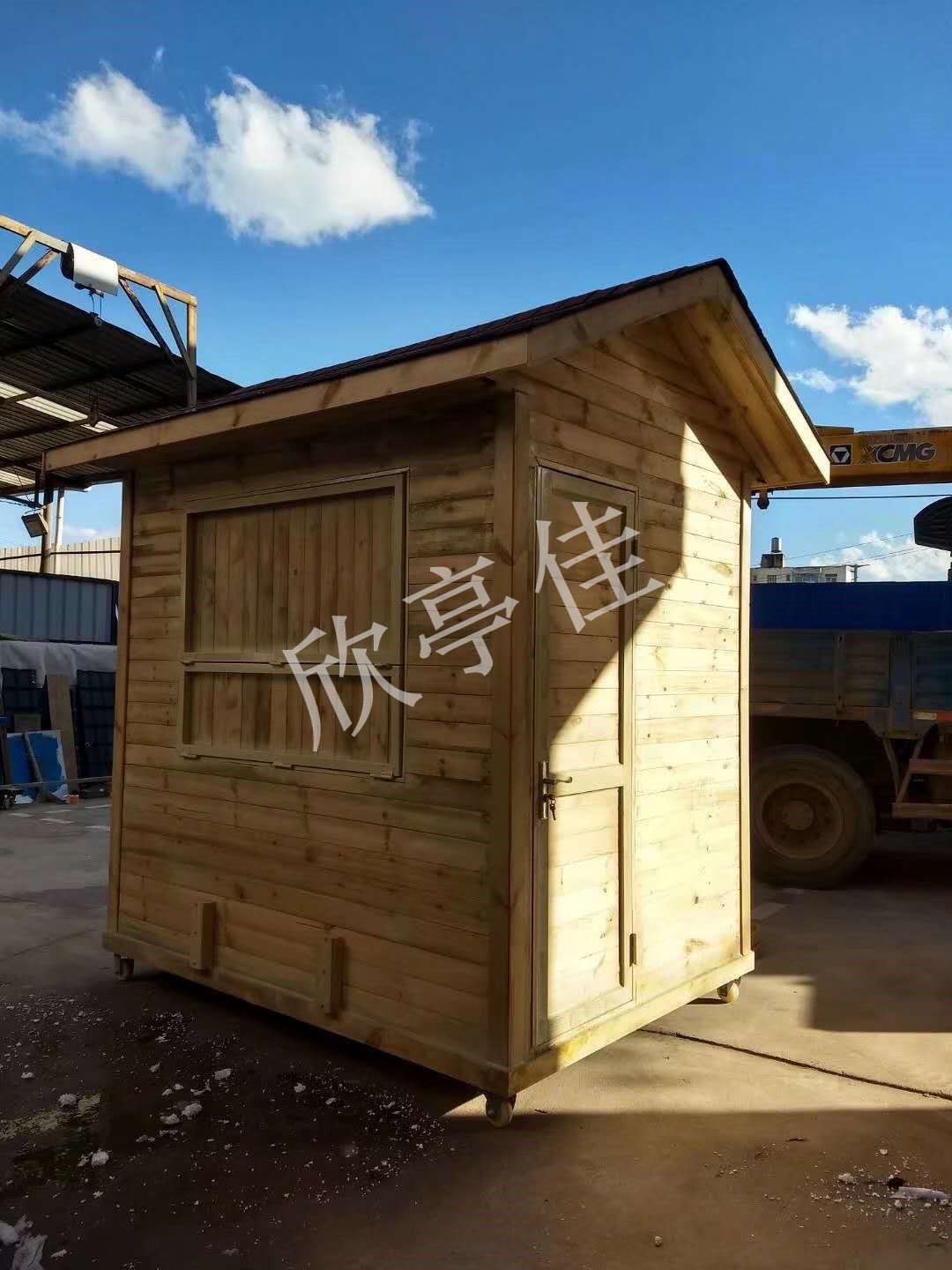 防腐木崗亭
