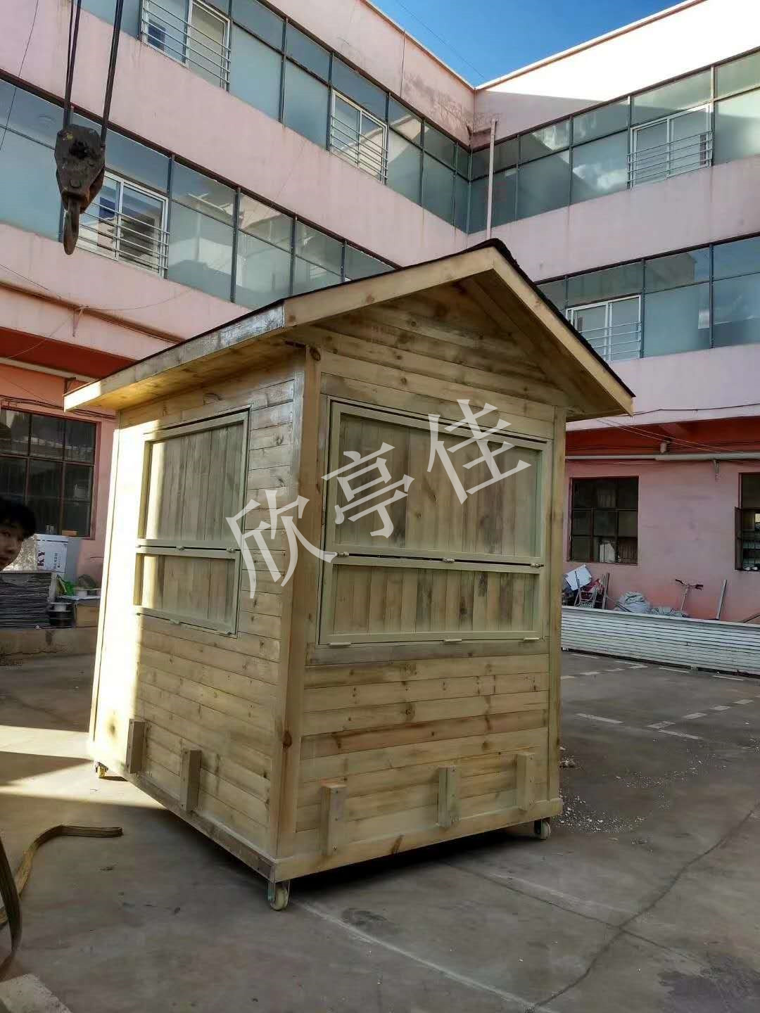 防腐木崗亭
