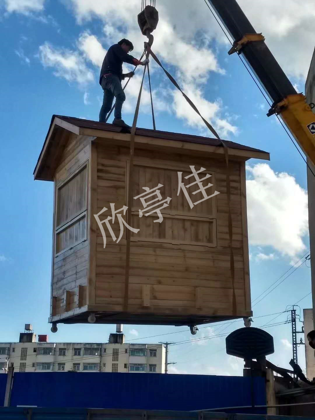 防腐木崗亭